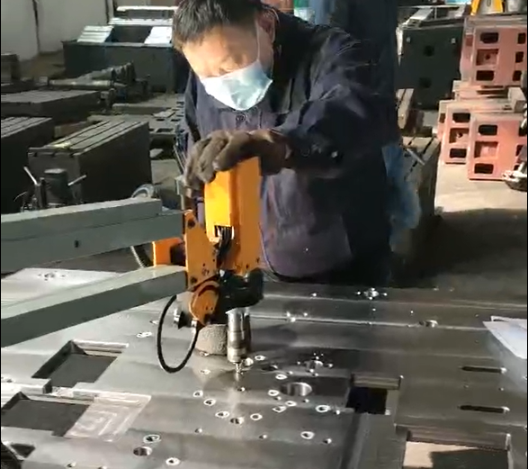 16型两臂电动攻丝机